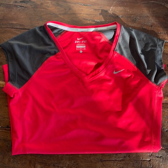 Red and Navy (dark grey) Nike running v-neck - Picture 1 of 4
